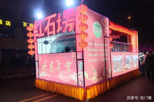 元宵节期间,灵丘县举办了2022年元宵节街头文艺表演活动