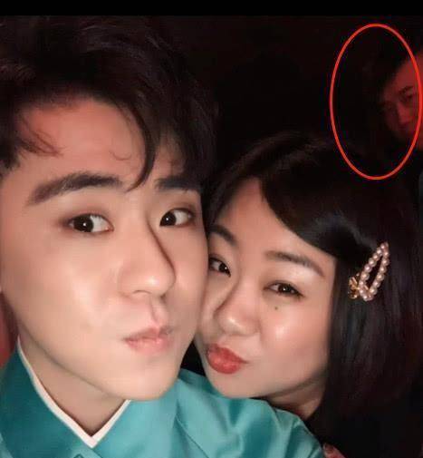 原创张云雷在舞台上演出时喊一声媳妇台下女粉们应道唉到底谁吃亏