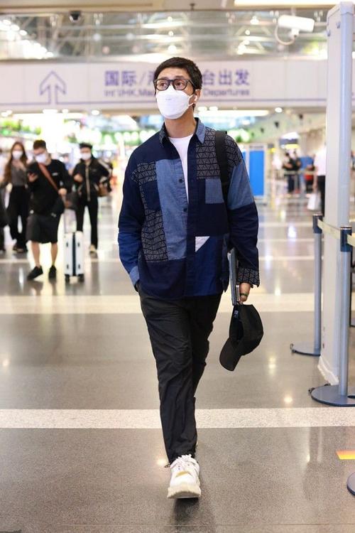 陈坤是年纪越大越年轻,剪了一个小短发,帅气如20岁小伙!