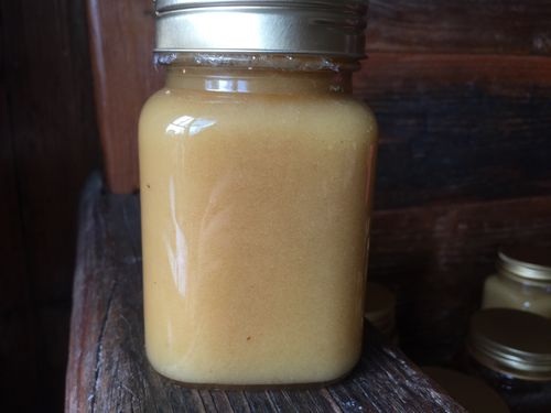 这是完全结晶的野生土蜂蜜.