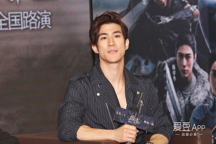 消息李治廷透露爵迹身高秘密因为霓虹很高我要经常看着吴亦凡胸口