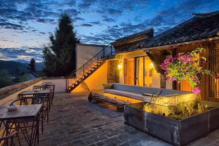 位于和顺古镇的设计型民宿——融舍的出现,正巧弥补了这一尴尬