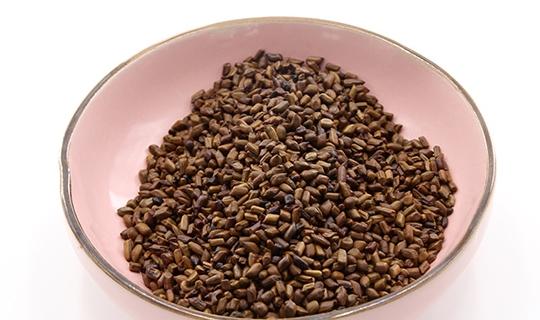 每天坚持用决明子泡水喝,对于人体有哪些好处?不妨了解一下