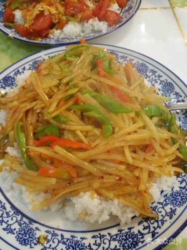青椒土豆丝盖浇饭
