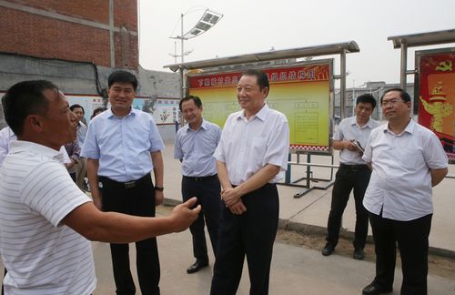 市委书记孙立坤在博爱县柏山镇下期城村调研群众路线教育实践活动开展