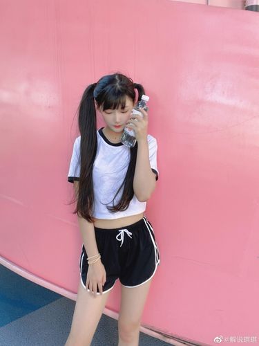 kpl解说琪琪晒照今天是网球style