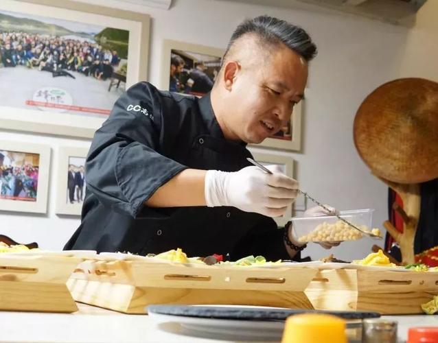 昆明首家防空洞红酒烧烤,云南名厨苏启胜独家秘制,.