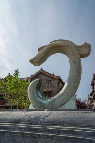 c形玉龙也是红山文化时期至高无上的神权的象征