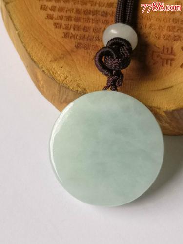 翡翠无事牌小圆牌淡蓝底底子细腻有水头