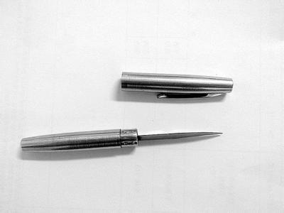 钢笔式防身刀具的图片