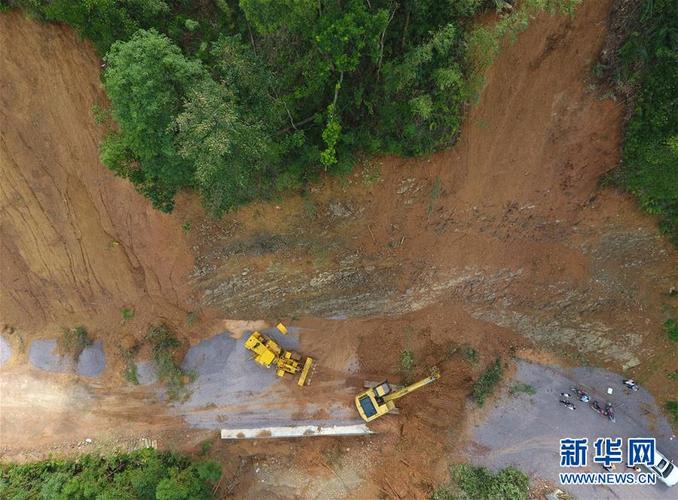 广西金秀:台风过后重建忙