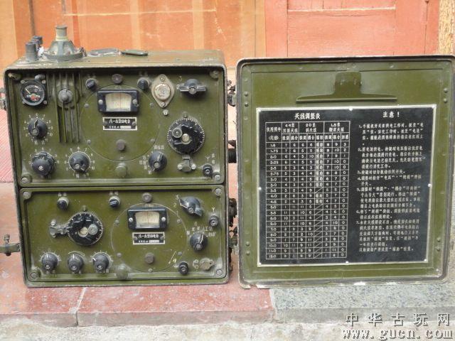 一部退役的军用[八一小型电台}