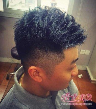 男生的秃鬓角发型怎么留男生的秃鬓角发型2