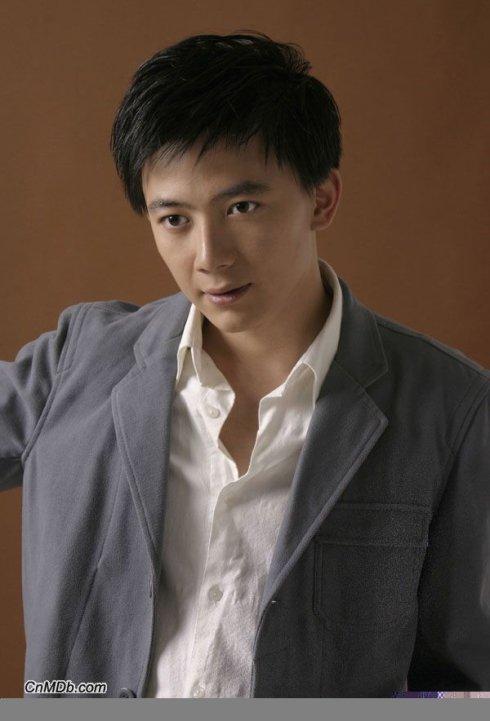 他叫迟佳 我的一位同学特像这位演员耶