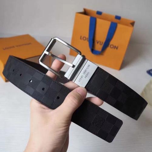 lv男士皮带这么选准没错,它的特点是看起来会更休闲,更时尚一些