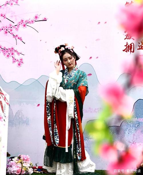 春暖花开 碚城那些春心荡漾的曼妙女子 穿越汉唐古风 一袭罗衣漫卷轻