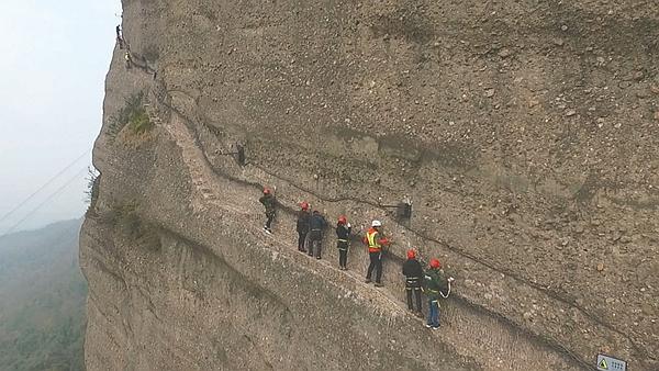 垂直高差500余米最窄仅15厘米 剑门关猿猱鸟道你敢爬吗?