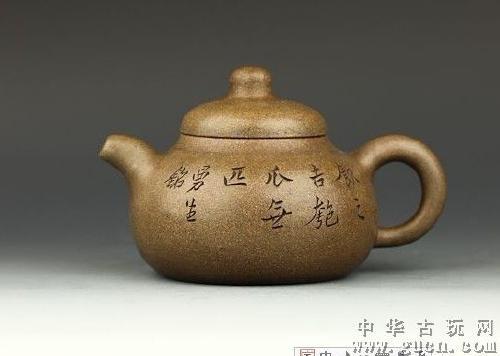 邵景南 所制壶器均由邵二泉铭刻,工于制壶,制作精细,品类较多,壶底