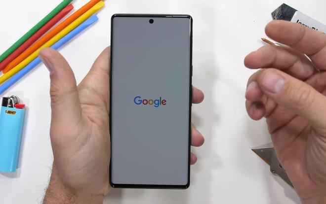 谷歌pixel 6 pro耐用性测试:后置相机两侧为塑料