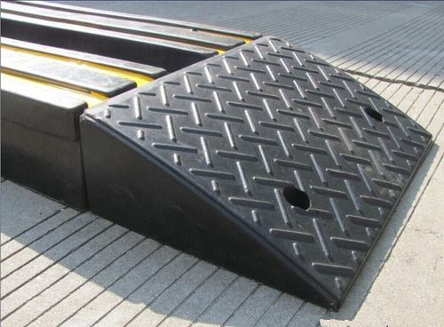 其他交通安全设备   路斜坡产品功能: 随时可收可放   坡度板特点