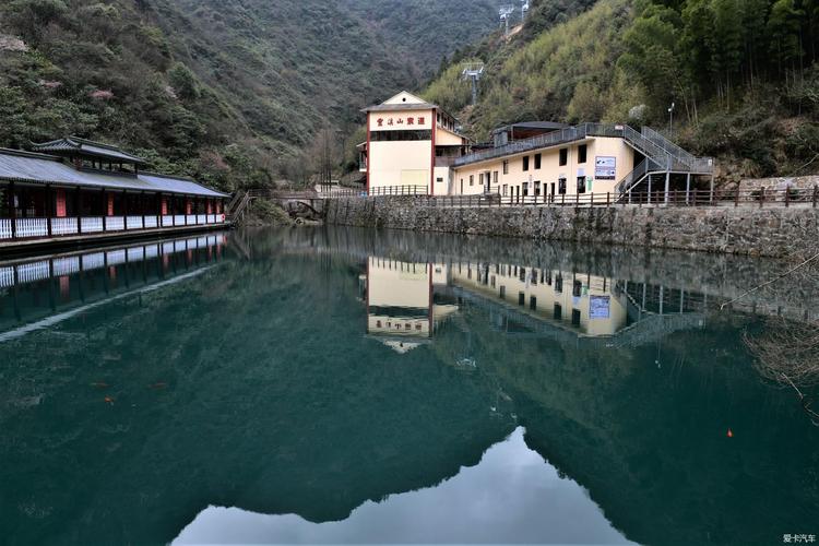 > 游安吉灵溪山景区 观空中飞碟