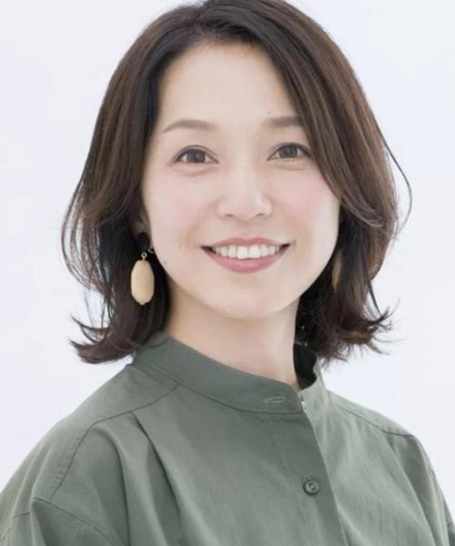 40,50岁女人发型别乱剪,几款流行的中年发型,换对才年轻