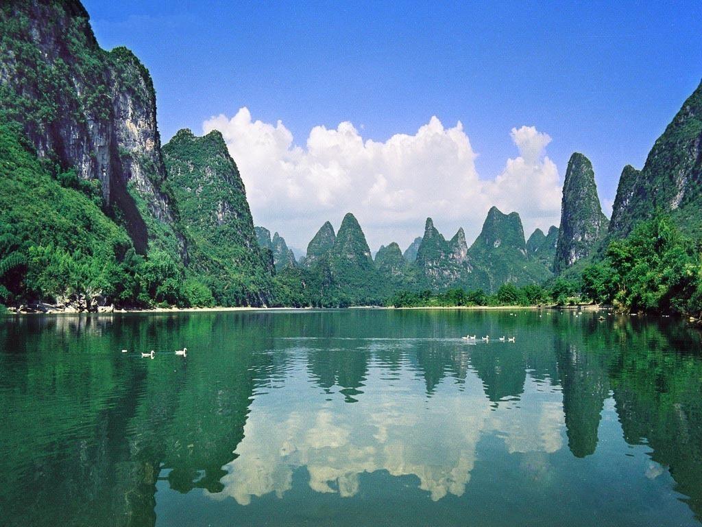 中国有山水的旅游景点有哪些?