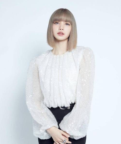 人间芭比回来了lisa 新曲《sg》回归招牌「无层次短发」齐刘海程潇黑