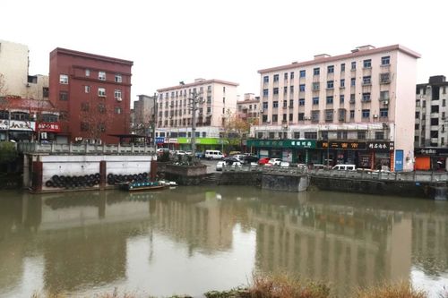 为了对临浦老街进行保护开发,去年,临浦镇开展浦阳江火神塘沿线征迁.