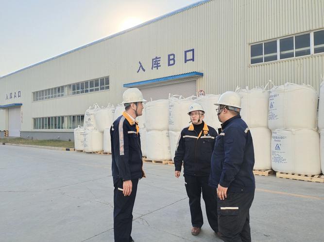 公司领导朱守河到功能材料厂现场指导工作