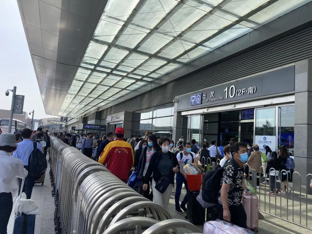 五一期间虹桥火车站宛如春运 王静仪 / 摄