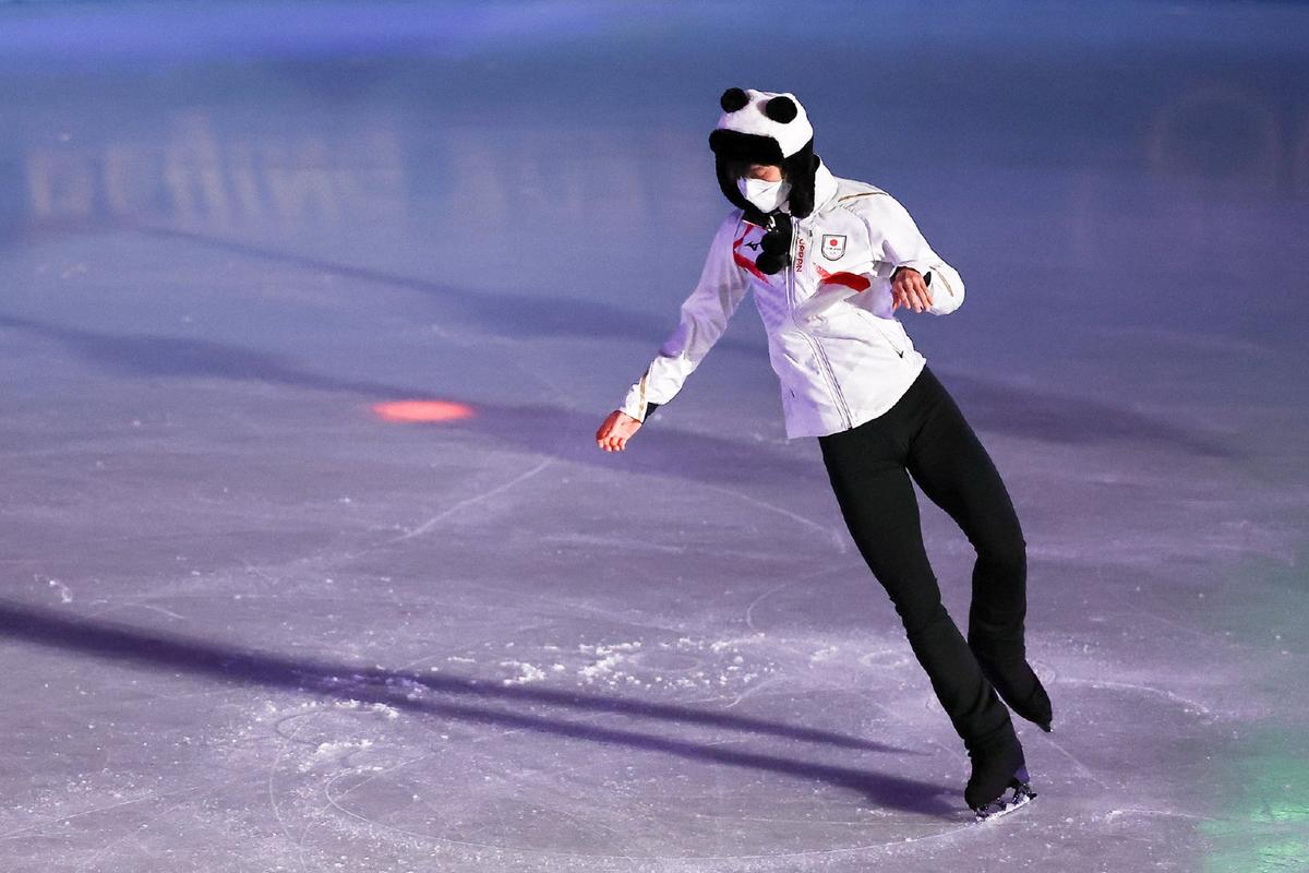 羽生结弦戴冰墩墩帽子,在首体进行上冰训练~#羽生结弦冰墩墩贴贴
