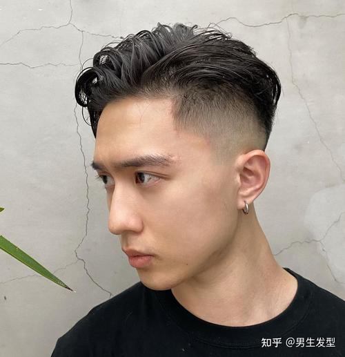 look4:蓬松侧背发型