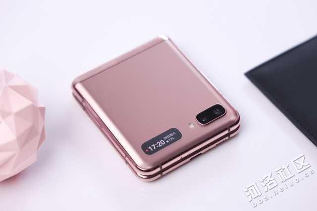 华彩小方块,走进折叠屏手机三星z flip 5g