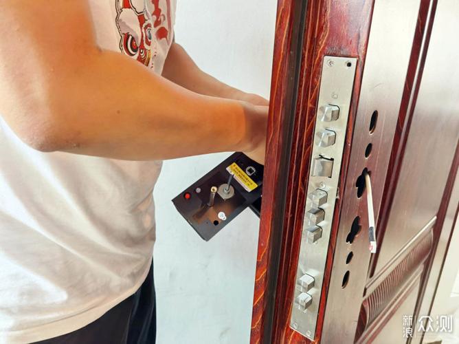 提交门锁的id,面板尺寸以及导向片图片后,系统会安排师傅上门安装.