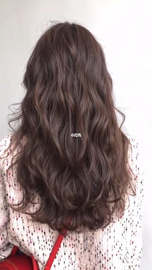 爱了爱了超适合头顶上扁塌女孩的烫发发型_烫发_发型_卷发_羊毛卷