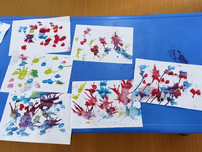 玩转色彩—弯塘路幼儿园小班主题《颜色蹦蹦跳》小一班11月份在园活动