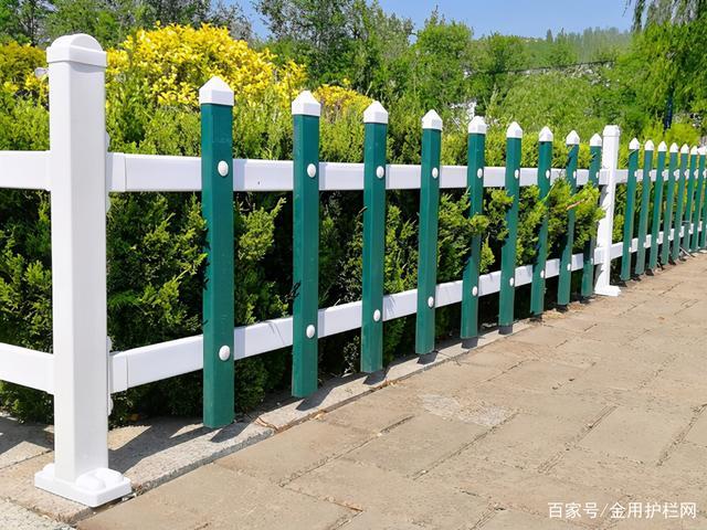 以上就是金用护栏小编给大家介绍的栏杆图片大全,希望对大家了解栏杆