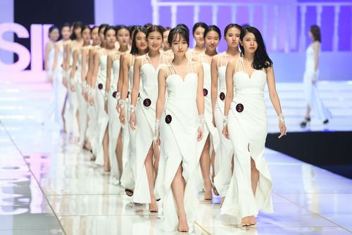 第5季siuf国际内衣超模大赛总决赛很亮眼