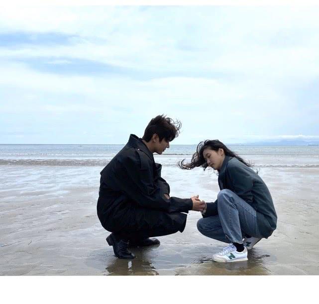 李敏镐金高银太像情侣海边拍摄大片李敏镐穿风衣宛如童话主角