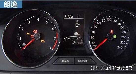 大众朗逸的仪表盘.连底下两个键都一模一样.