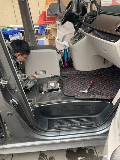 大通g10改装通轨木地板旋转座椅