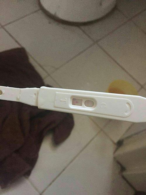 请问大家,验孕棒这样显示是怀孕了吗