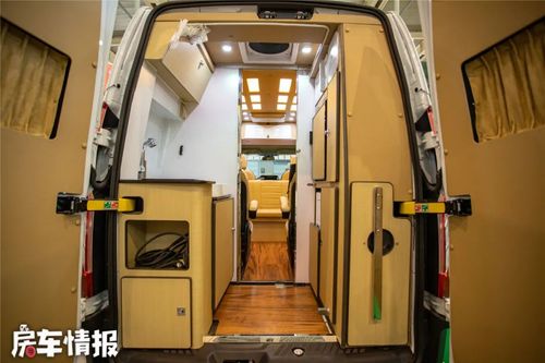 新款福特房车,2.0t汽油自动挡,前方睡觉休闲车尾有独立厨卫