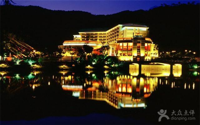 莲花山庄酒店位于全国经济活力城市的东莞市长安镇,占地面积