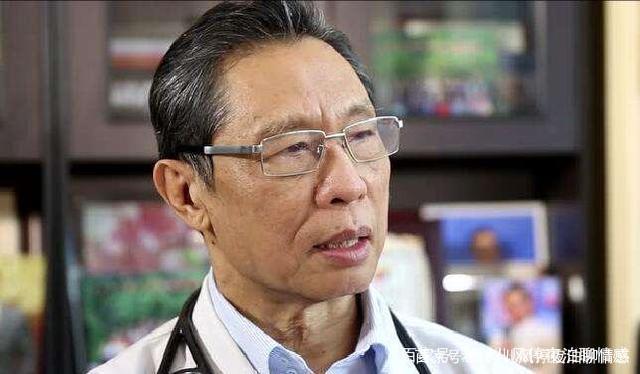 女主持人采访钟南山嬉皮笑脸:受素养影响,你笑起来真