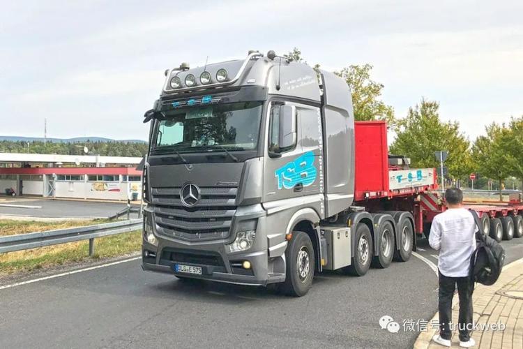 奔驰大件牵引车里程碑!第500辆actros slt重拖交付德国tsb运输公司