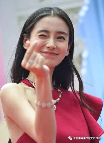 baby30岁不到就一脸褶子,哺乳期还抽烟你可长点心吧!