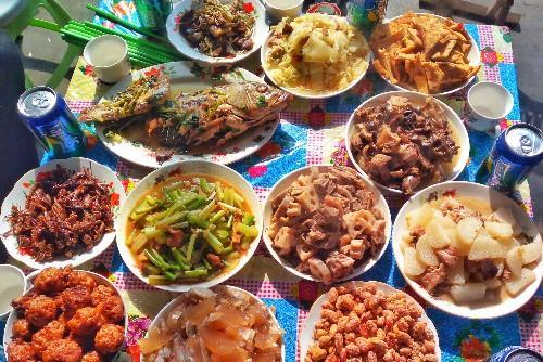 原创过年时吃着柴火做的家常菜,纯正的家乡味道,浓浓的亲情油然而生