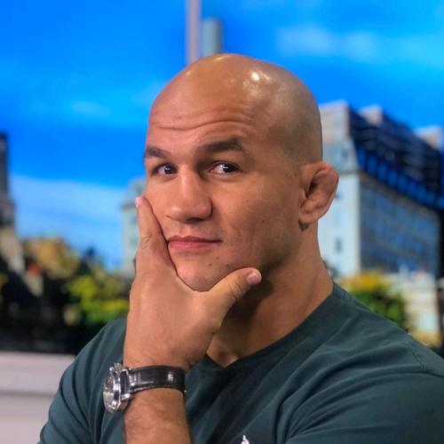 ufc前重量级冠军小菊朱尼尔多斯桑托斯ins照片自取